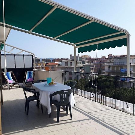 דירות Attico Trilocale Con Solarium A בורגטו סנטו ספיריטו מראה חיצוני תמונה